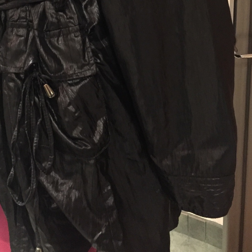 ⬇️Price dropped⬇️NWT Black trench - Picture 3 of 4